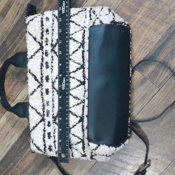 Universal Thread Bohemian Ivory Black Geometric Sherpa Shoulder/Handbag - Picture 5 of 6